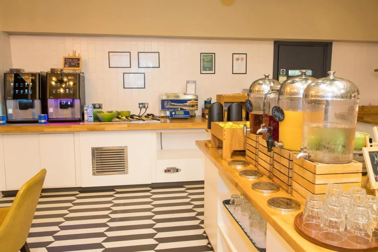 Kitchen counter with drinks at Holiday Inn York City Centre by IHG, York